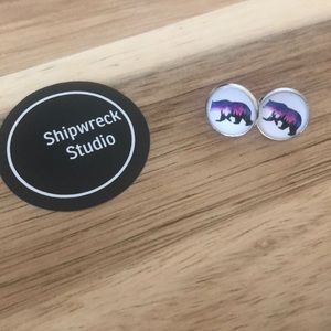 12mm Glass Scenic Bear Earrings NEW